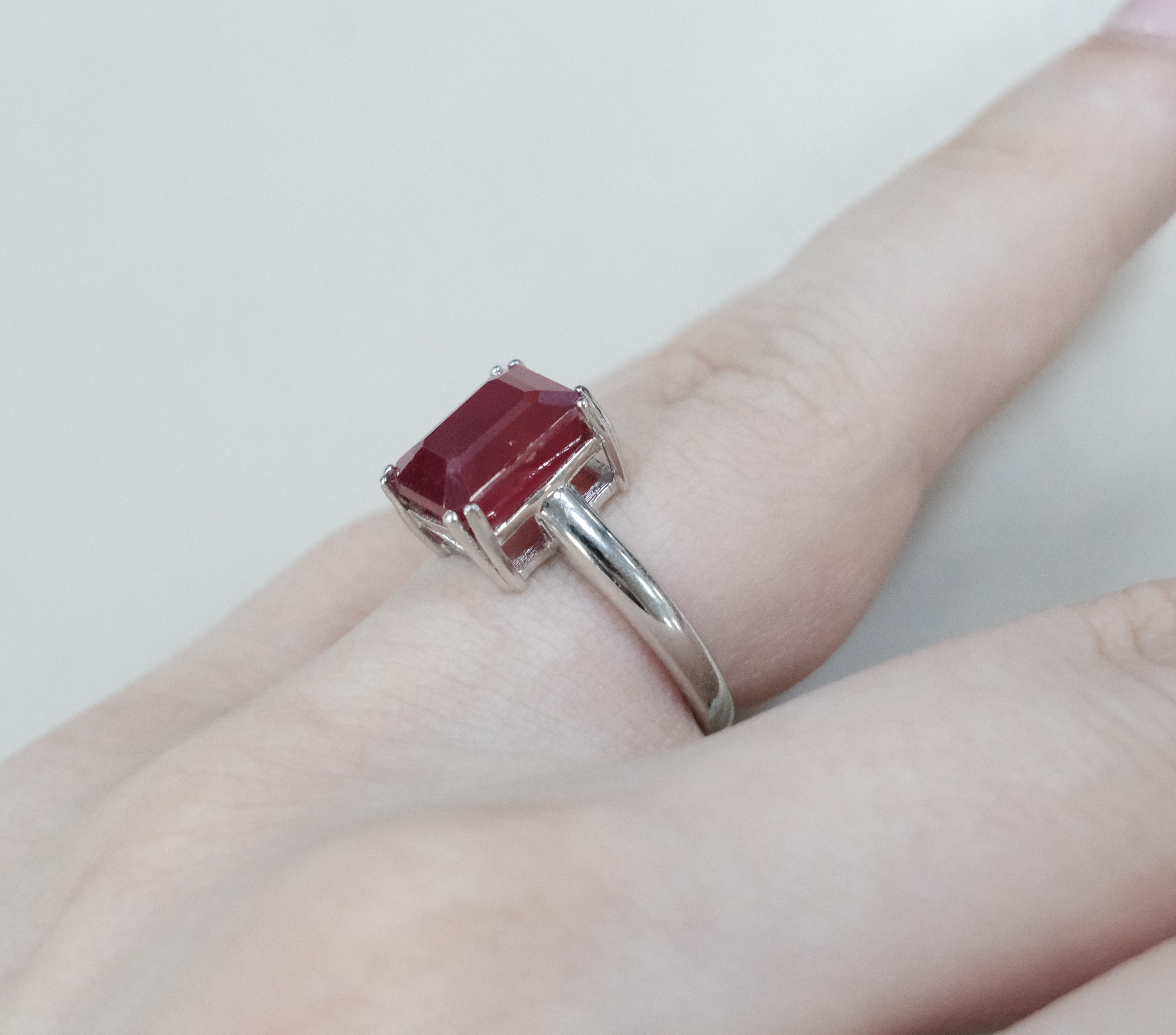 Серебряное кольцо с рубином